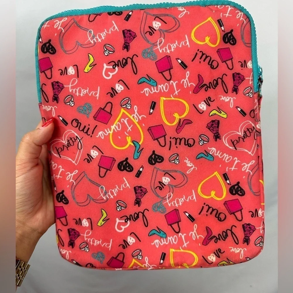 Chinese Laundry shopping graphic print ipad zipper case